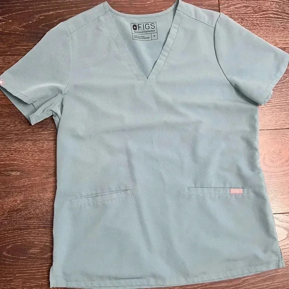 Figs Scrubs Casma Three-Pocket Scrub Top™ - Picture 3 of 6
